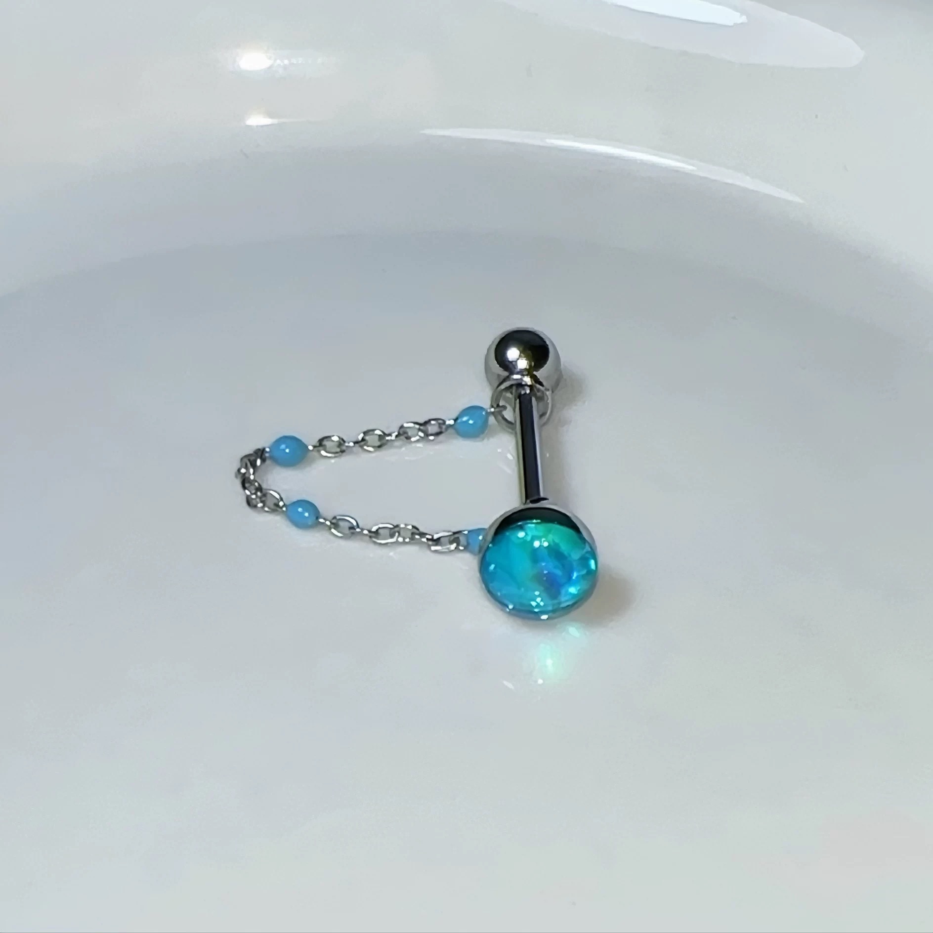 1개 고품질 트렌디 블루 글리터 볼 체인 티타늄 스틸  - Body Jewelry Titanium 리뷰 및 가격